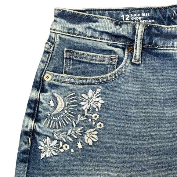 Arizona High Rise Jean Shorts Embroidered Floral Size 12 - Picture 6 of 7